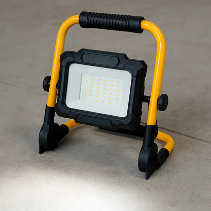 Foco Led Plano 30 Watt. Luz Blanca 4000º K IP 65 3300 Lumenes Con Asa de Transporte